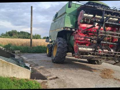 Bild 3:Mähdrescher John Deere Hillmaster 2056