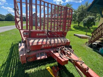 Bild 3:Strautmann Ladewagen