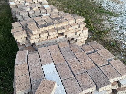 Bild 3:Pflastersteine (ca. 100 m²)