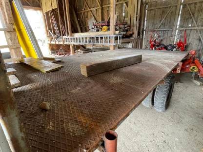 Bild 3:Plateauwagen/Ballenwagen