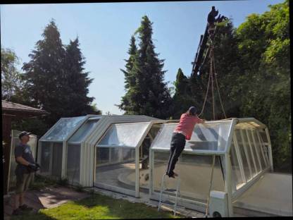 Bild 2:Dringend Platz vor Preis: Gemüsetunnel, Poolüberdachung