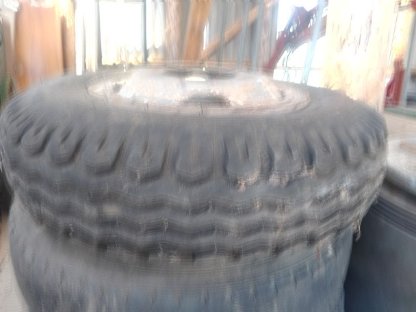 Bild 2:Anhängerreifen