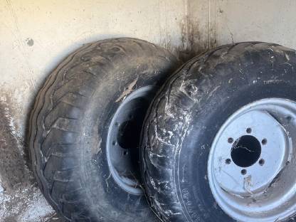 Bild 2:Komplettreifen 16.0/70-20