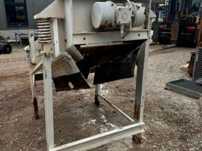 Bild 3:Siebmaschine Vibrationssieb Erde Sand Kompost