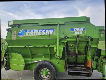 Bild 8:Futtermischwagen Faresin TMR 850