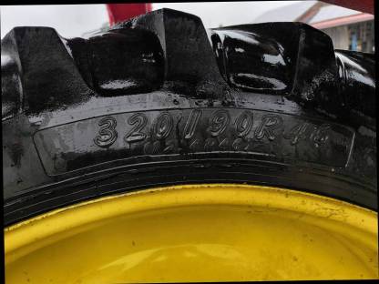 Bild 6:Traktorreifen Pflegeräder John Deere 6420