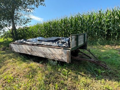 Bild 5:In die Jahre gekommener Traktoranhänger abzugeben