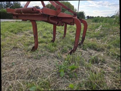 Bild 6:Kultivator zum Aufreißen von Erdböden CM5