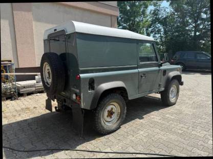 Bild 4:Land Rover Defender 2011