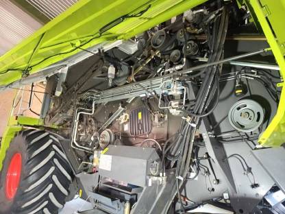 Bild 3:Claas Tucano 560 Montana mit klappbarem Cressoni Sojaflex 66