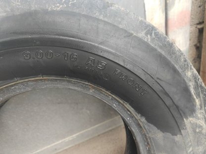 Bild 4:Traktorreifen Barum/Semperit