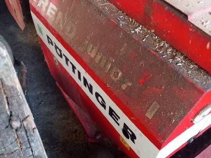 Bild 2:Pöttinger Junior Trend 1 Ladewagen