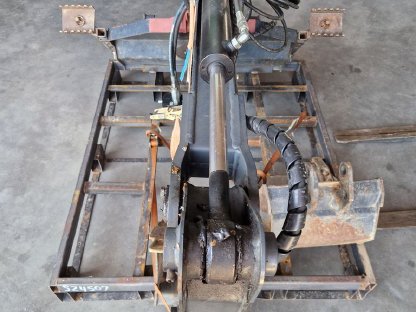 Bild 2:Anbaubagger Avant 210 für AVANT