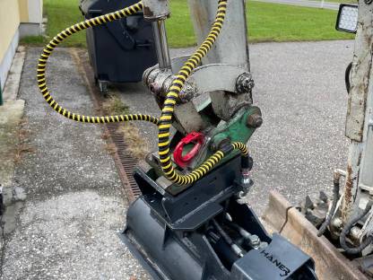 Bild 5:Takeuchi Minibagger TB015