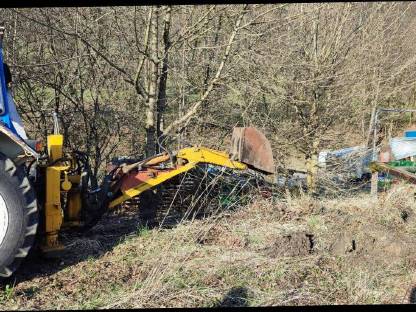 Bild 2:Ford Traktor 3600, mit Frontlader, Heckkran, Kompressor.