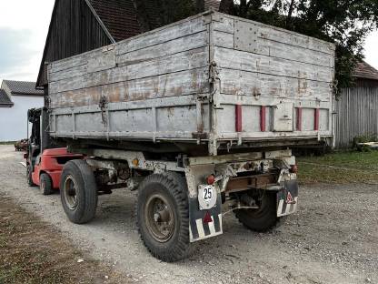 Bild 2:Zweiachs-Dreiseitenkipper
