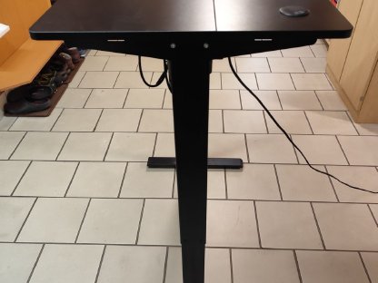 Verkaufe EDV Tisch, el. höhenverstellbar