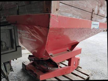 Bild 4:Rauch Düngerstreuer