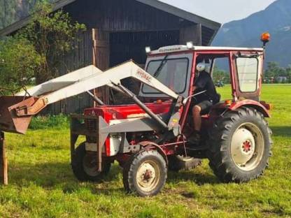 Bild 2:IHC 434 mit Hydrac Frontlader