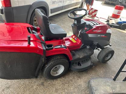 Bild 3:Rasentraktor Castel Garden