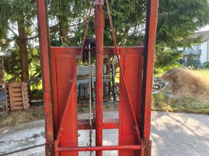 Bild 5:Schlachtfest Siloblockschneider Hubgerüst