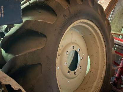 Michelin Forstreifen mit Felgen 16.9-30