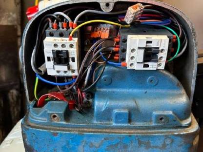 Bild 2:Demag Kettenzug mit Funk 2000 kg Hallenkran Werkstatt