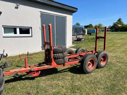 Anhänger für Holztransport