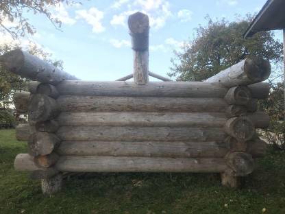 Bild 5:Gebrauchte Blockhütte