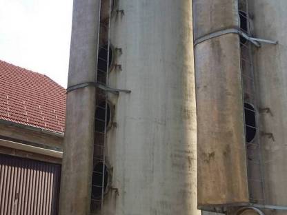 Bild 3:Kunststoff-Silos aus GFK als Lagerraum, Abdeckung