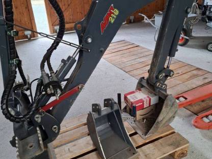 Bild 2:Original Avant Bagger 210 + 2 Löffel, reduzierter Preis