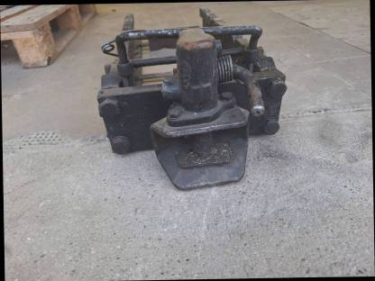 Bild 2:Anhängeschlitten und Zugmaul für Maxxum 5100 Serie