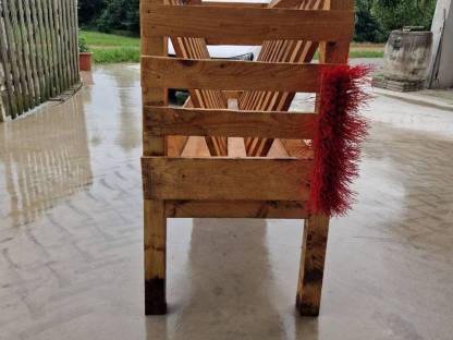 Bild 2:Große Heuraufe