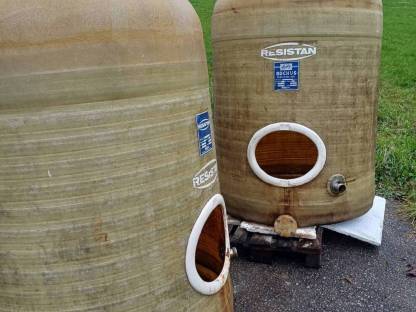 Polyestertank mit Mannloch
