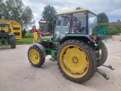 Bild 4:John Deere 1950 sehr wendiger Allrounder Traktor