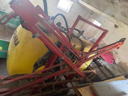 Bild 2:Rau Feldspritze 700l