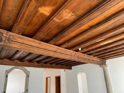 Bild 5:Antike Holzdecke aus 1794 ( 35m2 )