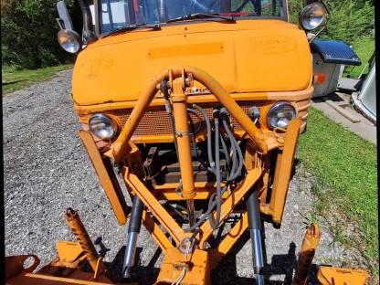 Bild 7:Daimler Benz Unimog 421 mit Schneepflug