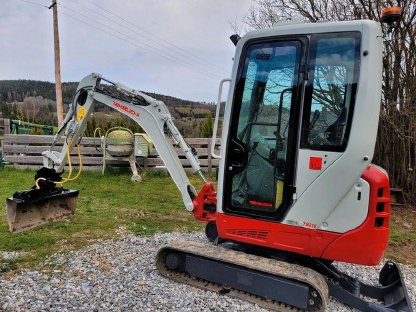 Takeuchi TB216 Schnellwechsler mit 3 Löffel