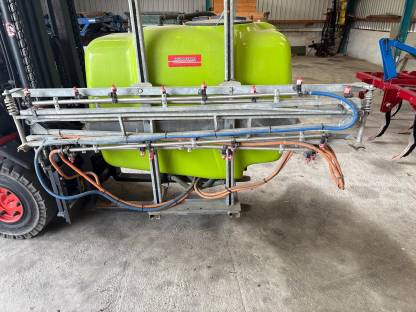 Bild 2:Agrifarm Feldspritze