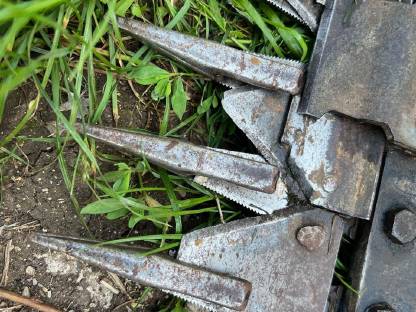 Bild 4:Motormäher mit Zwillingsrädern