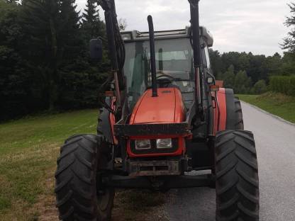 Bild 3:Traktor Massey Ferguson 4255