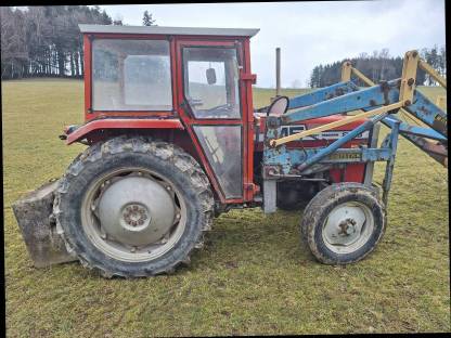 Bild 2:Massey Ferguson 235 mit Frontlader