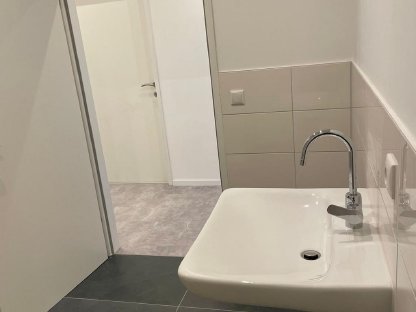 Bild 3:Waschbecken originalverpackt