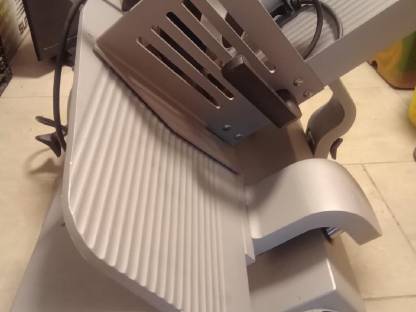 Bild 3:Profi-Aufschnittmaschine GRAEF FL3370AT-C3 + Schleifaufsatz