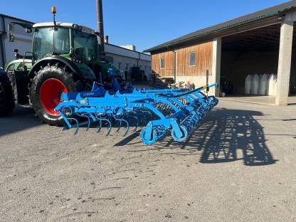 Bild 2:Lemken Saatbeetkombination Korund 8