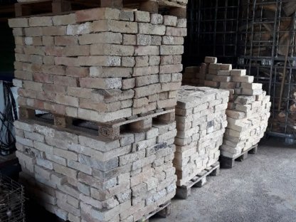 Bild 2:Mauerziegel ca. 28/29 x 14 x 7 cm / ca. 1.010 Stk.