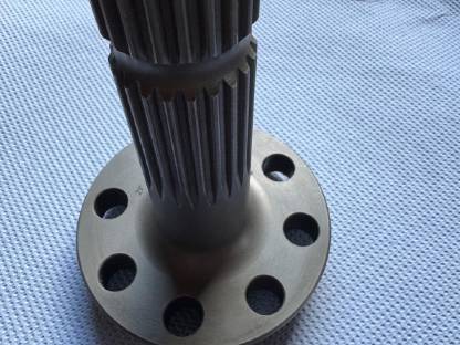 Bild 3:Zapfwellenstummel STEYR CVT s'Matic