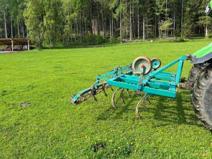 Bild 2:Regent Grubber 3 m mit Steinsicherung, Federzinken