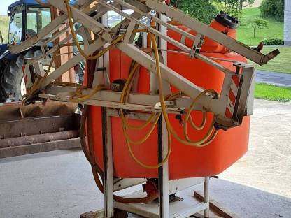 Bild 3:Jessernigg Feldspritze RWT